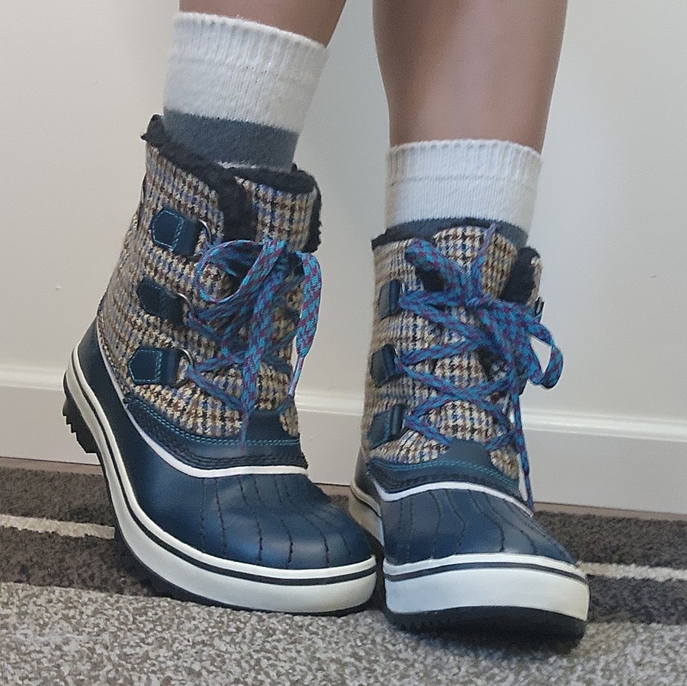 Sorel Tivoli Blue White Brown Plaid Waterproof winter boots Academia Preppy